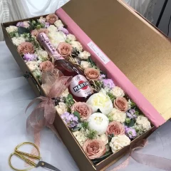 Цветочная коробка с бутылкой Мартини 